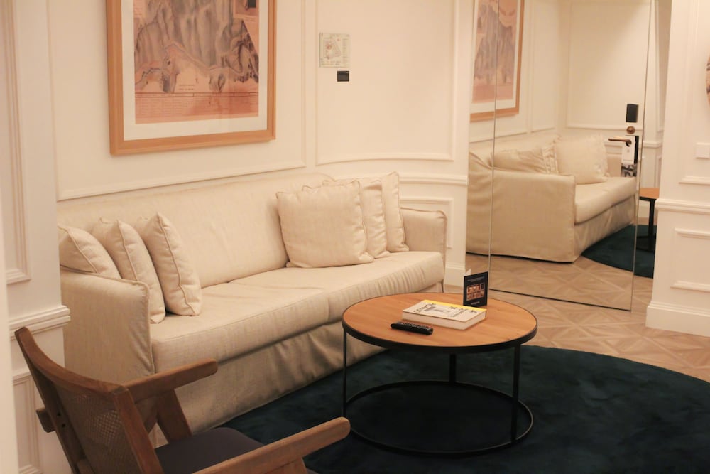 Junior Suite, Courtyard View