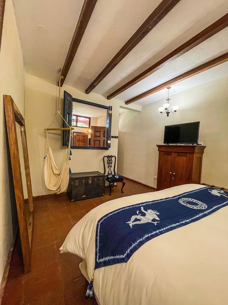 Elite Room, 1 King Bed photo 3