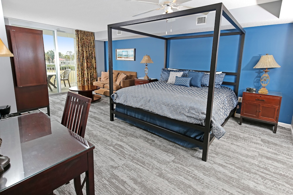 Yacht Club 3 Bedroom King photo 1