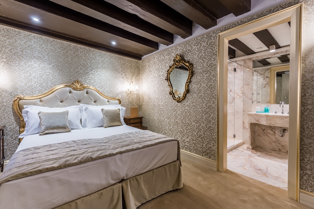Superior Double or Twin Room - Photo 8