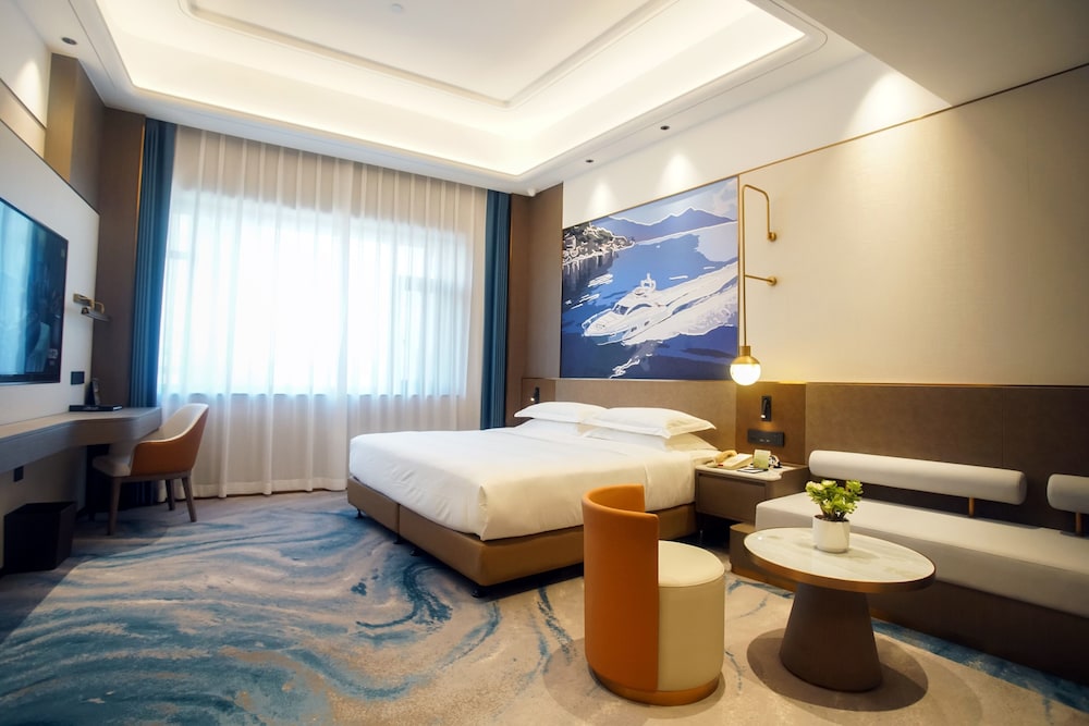 Ocean Deluxe King size Bedroom - Photo 1
