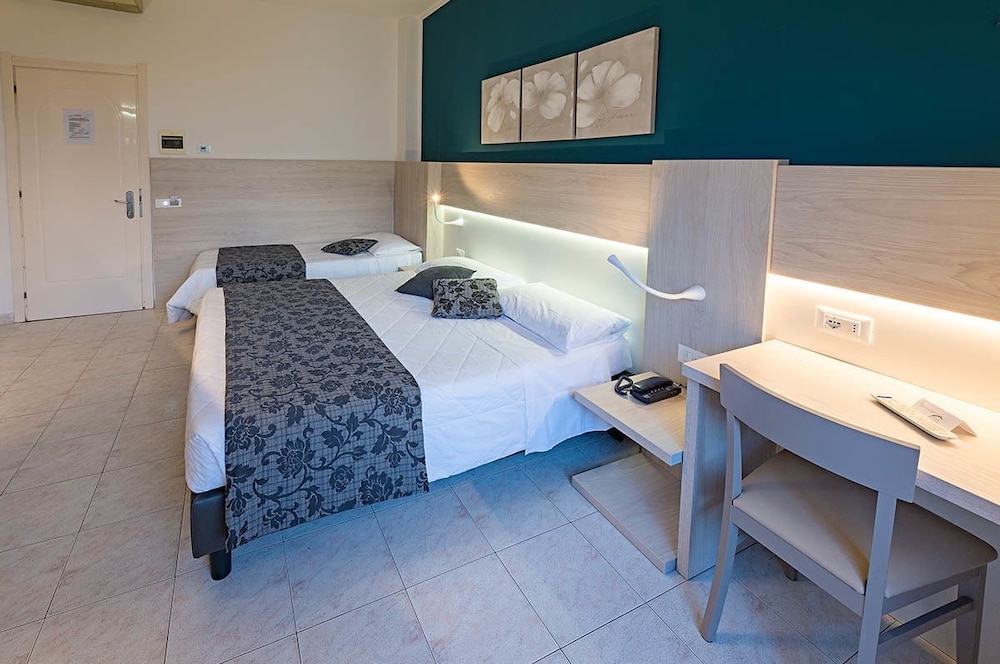Triple Room, Balcony