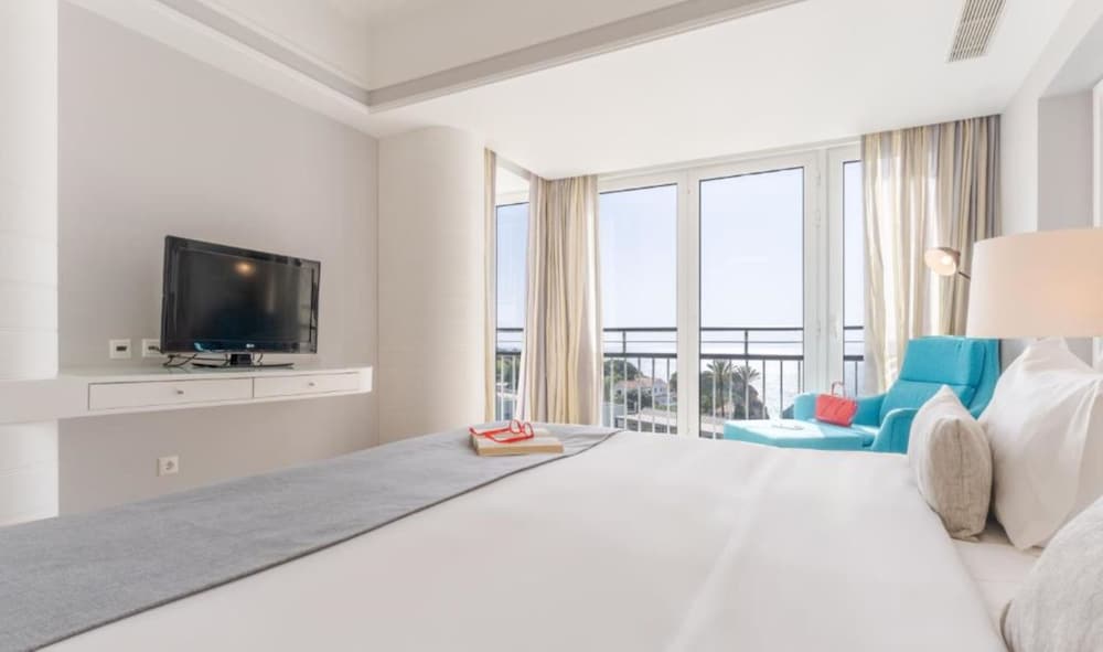 Suite, Sea View - Photo 1