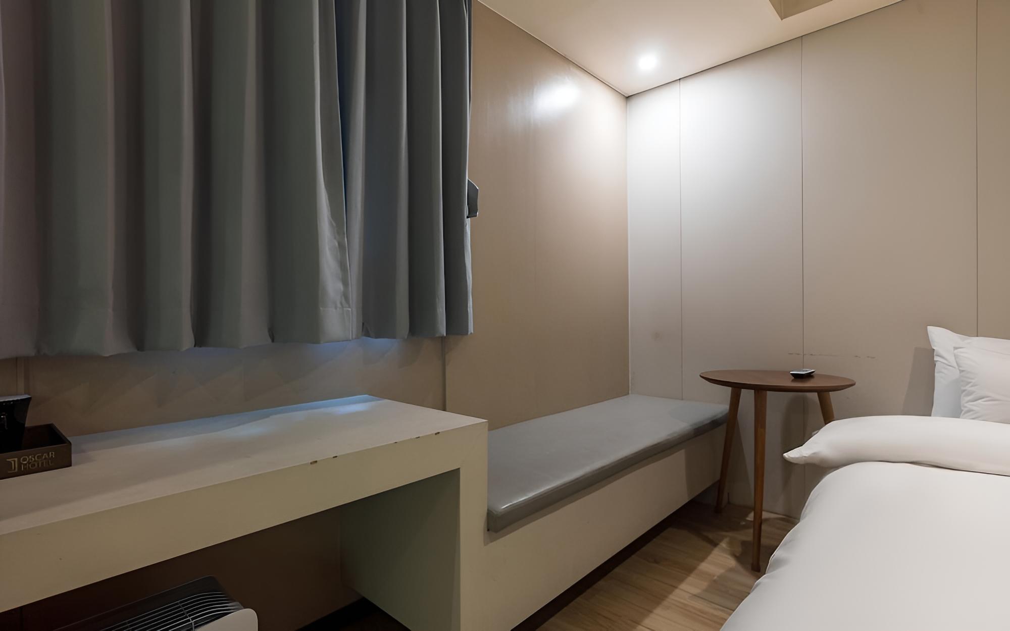 Room (Premium (high-end couple PC 65 TV bat)