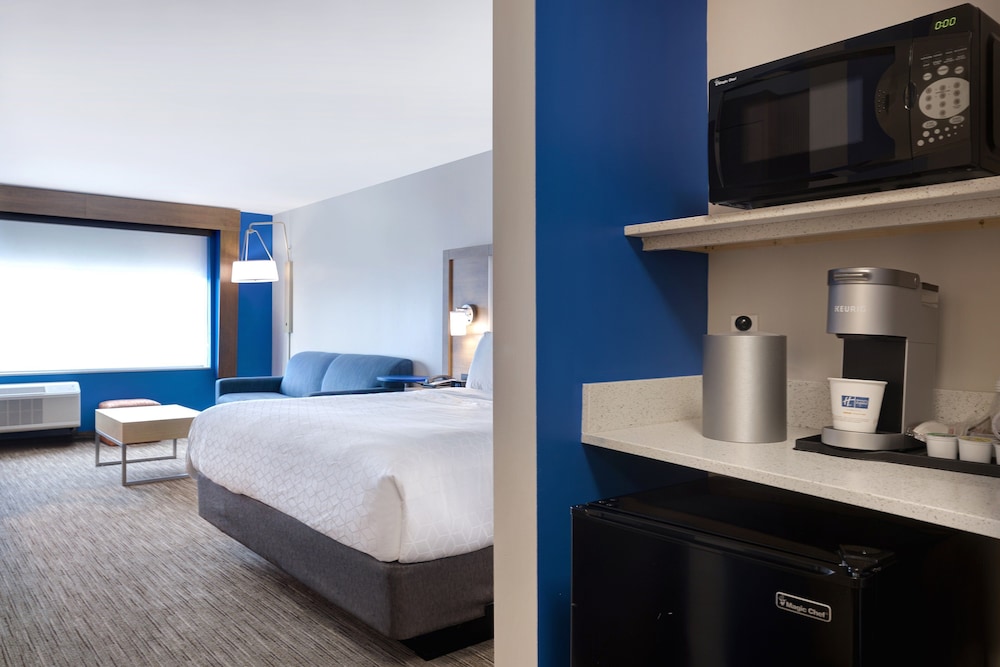 Suite, 1 King Bed, Accessible (Communication) - Photo 1