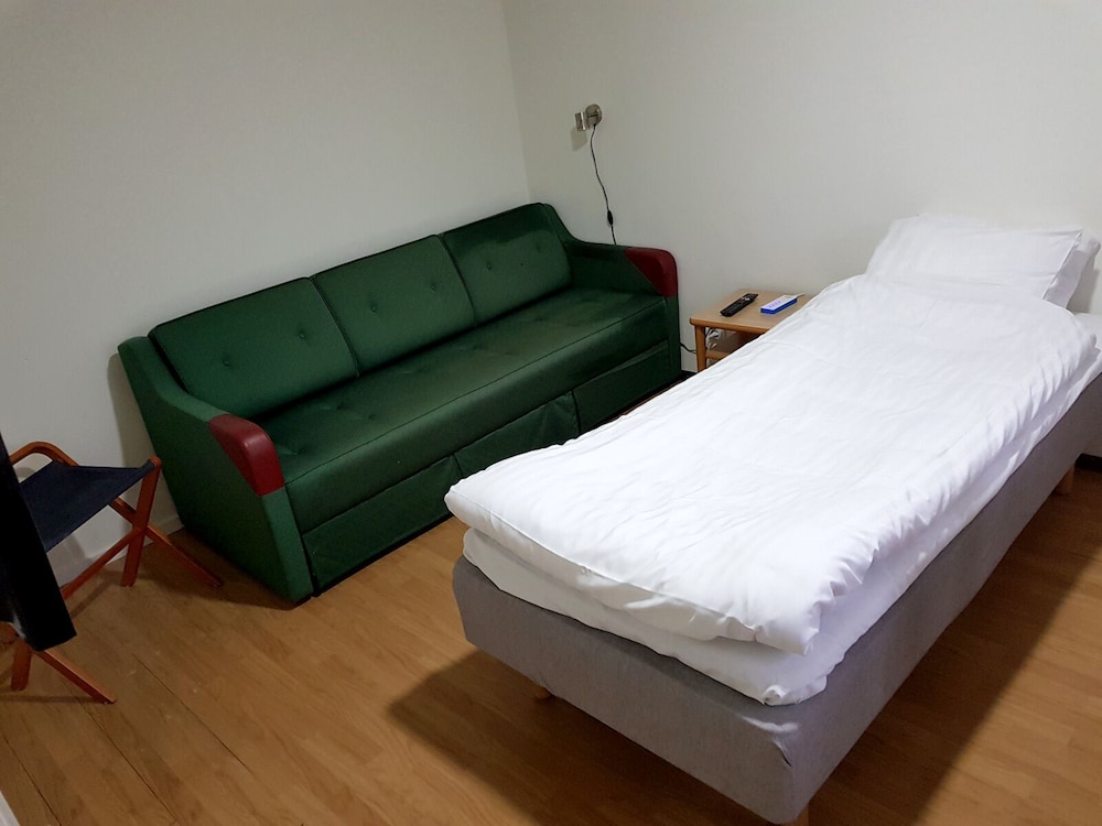 Economy Single Room, 1 Twin Bed, Shared Bathroom photo 1