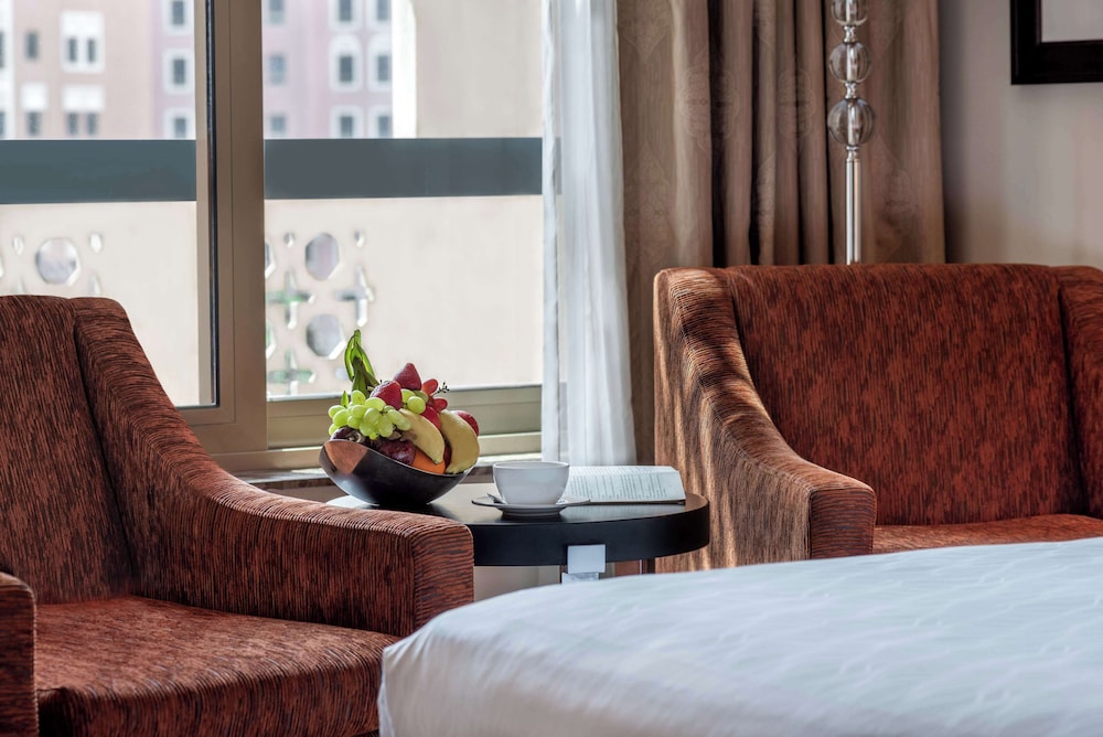 Executive Room, Evening Drinks & Canapes Section, Free Shuttle To Public Beach - Photo 4