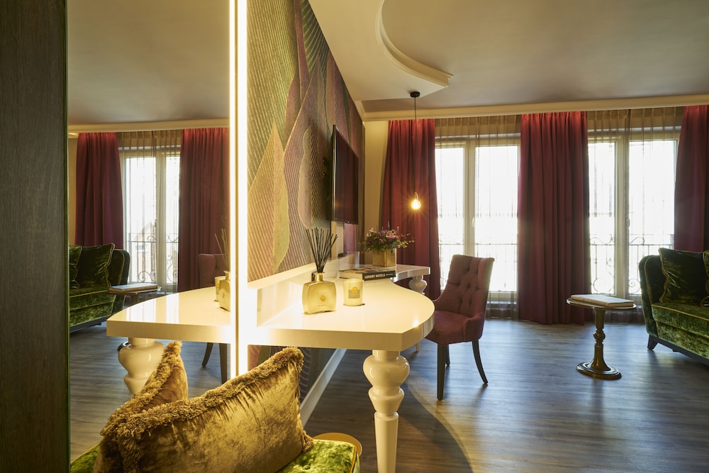 Grand Deluxe Triple Room - Photo 3
