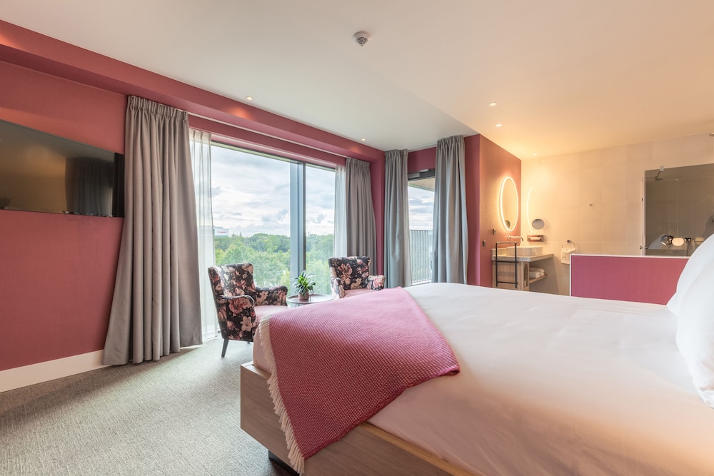 Superior Double Room, Ensuite - Photo 2