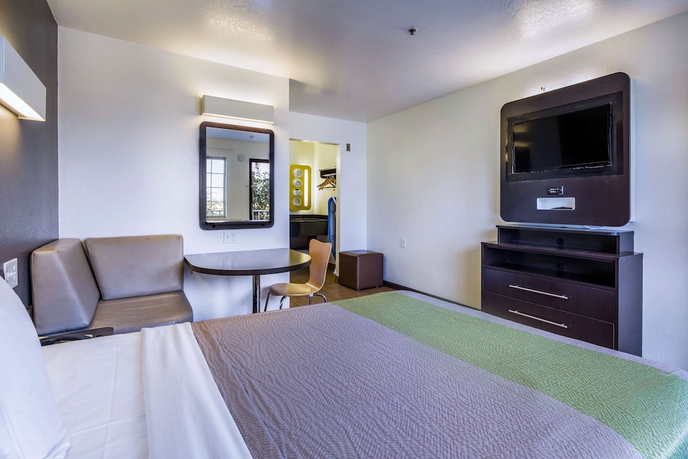 Standard Suite, 2 Queen Beds, Non Smoking, Kitchenette - Photo 3