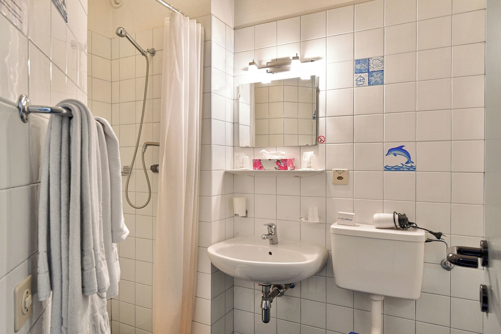 Standard Studio (Chiasso Apartments 104) photo 3
