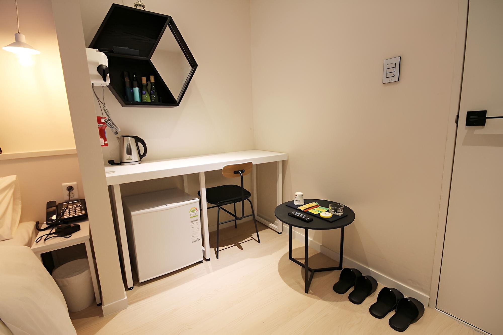Room (Standard (Netflix Available No-smokin) - Photo 21