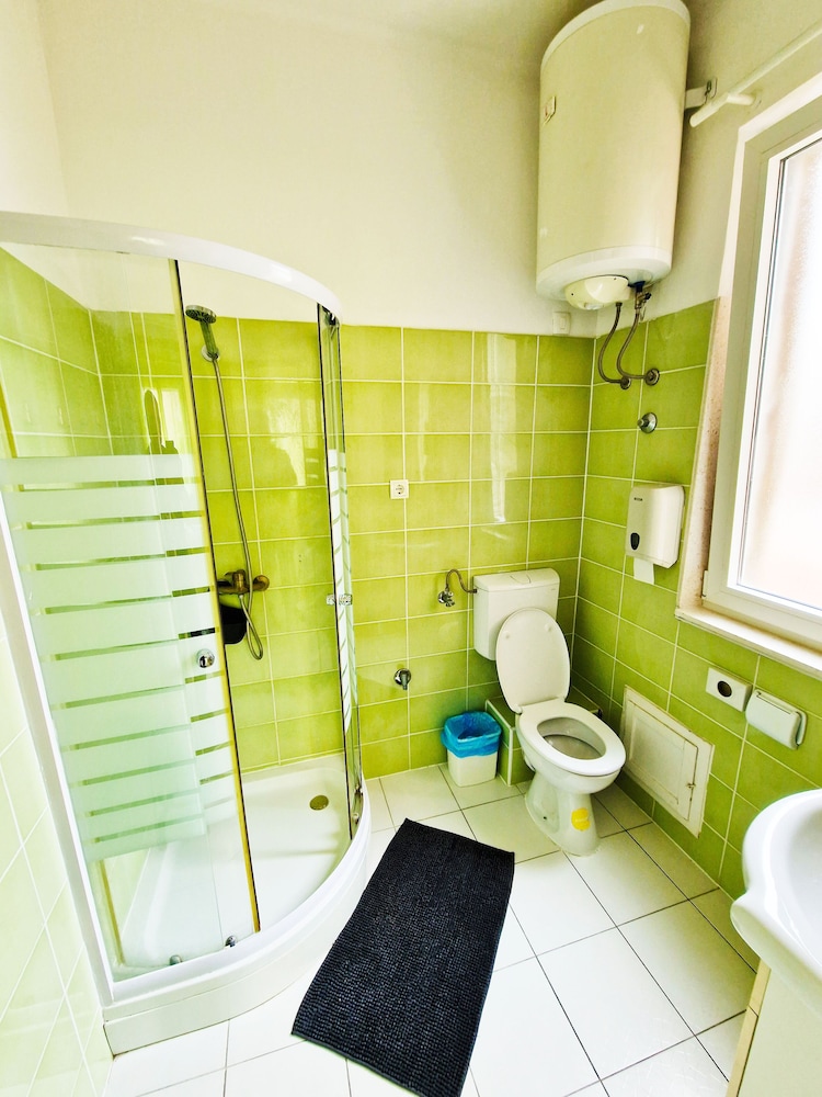 Triple Room, Non Smoking, Private Bathroom - Photo 2