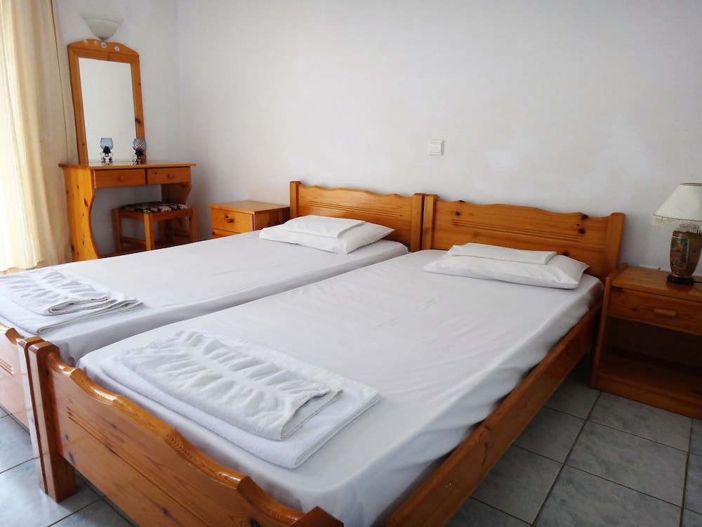 Basic Quadruple Room, 1 Bedroom, Balcony, Mountain View photo 2