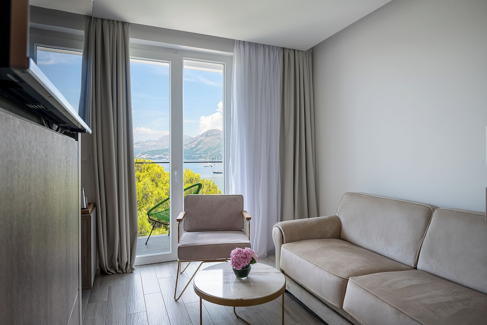 Executive Suite, Balcony, Sea View thumbnail 5