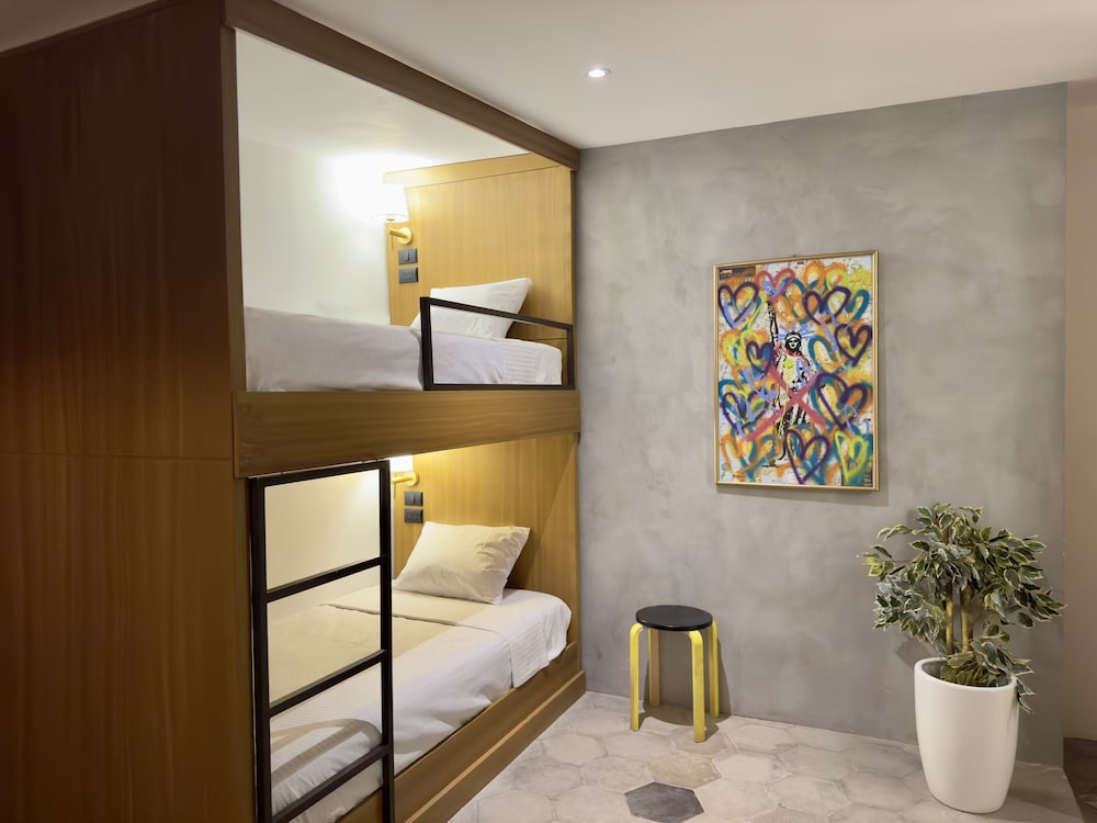 Family Room, Multiple Beds photo 3