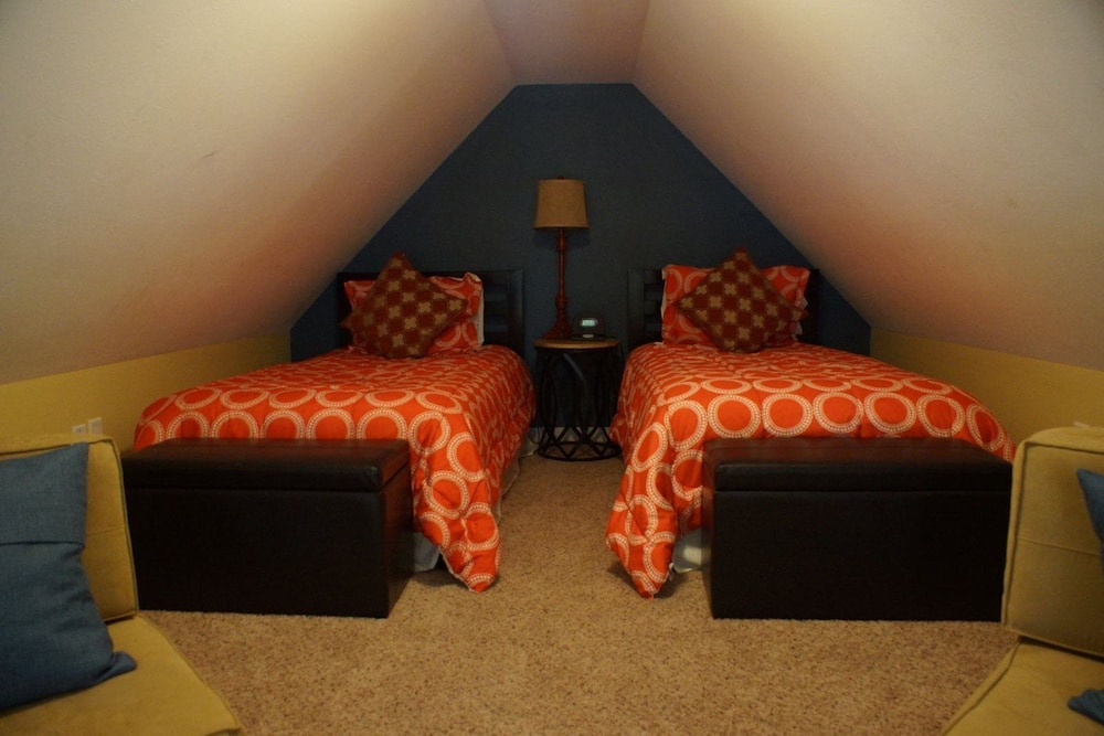 House, 1 Queen Bed (Our Happy Place On The River) photo 1