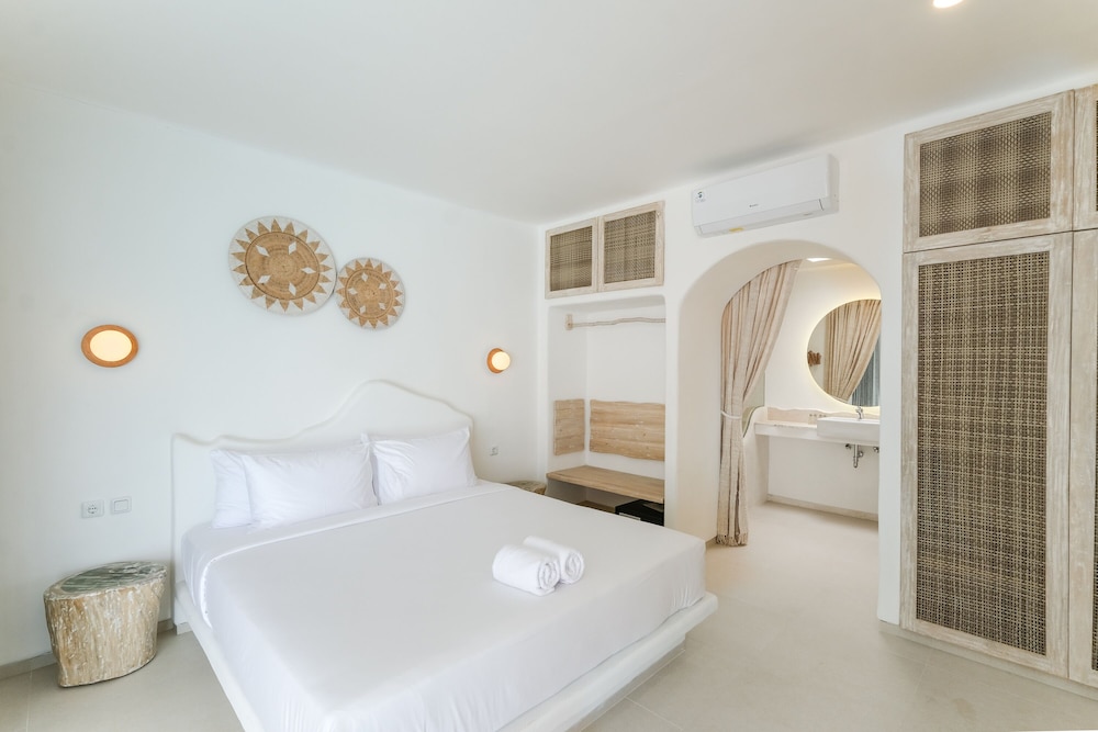 Villa, 3 Bedrooms, Patio, Pool View photo 1