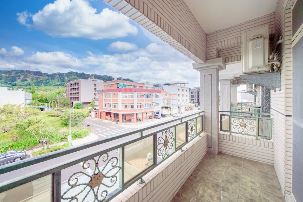 Family Room with Balcony photo 2