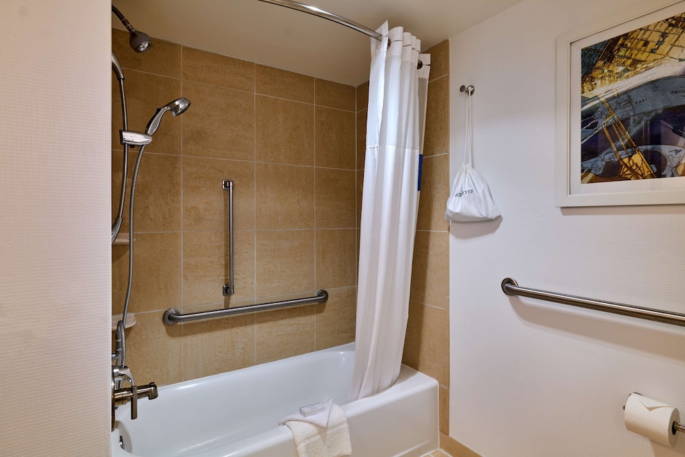 Room, Accessible, Bathtub - Photo 3