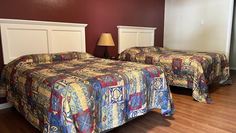 Economy Room, 2 Queen Beds photo 2