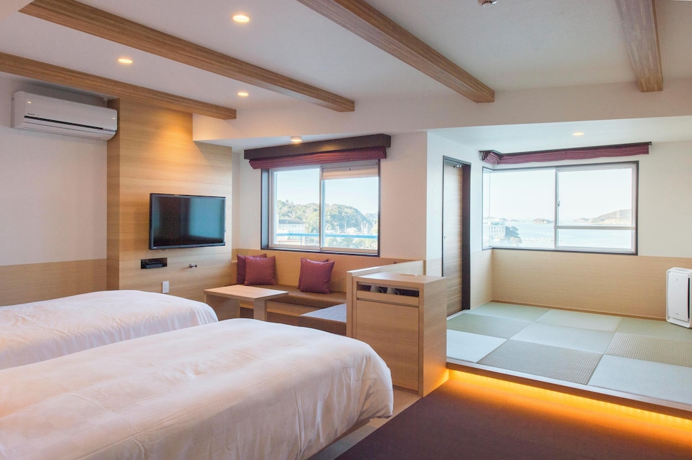 Ocean View Deluxe Japanese-Western-Style Room(Non-smoking) photo 2