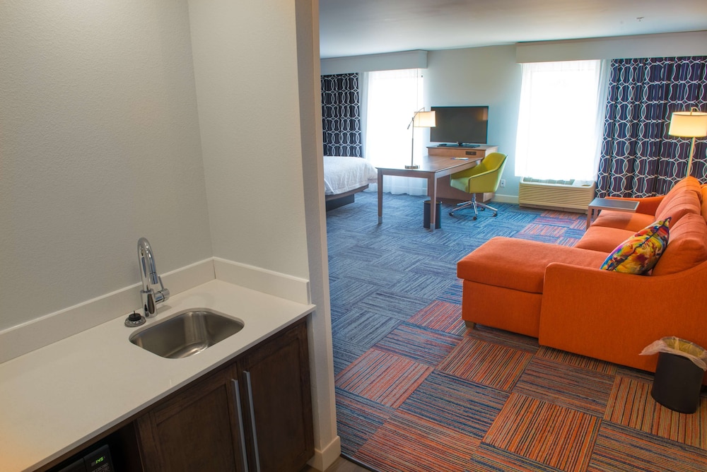 Studio, 2 Queen Beds, Accessible, Non Smoking (mob/hearing acc w/ bathtub) photo 3