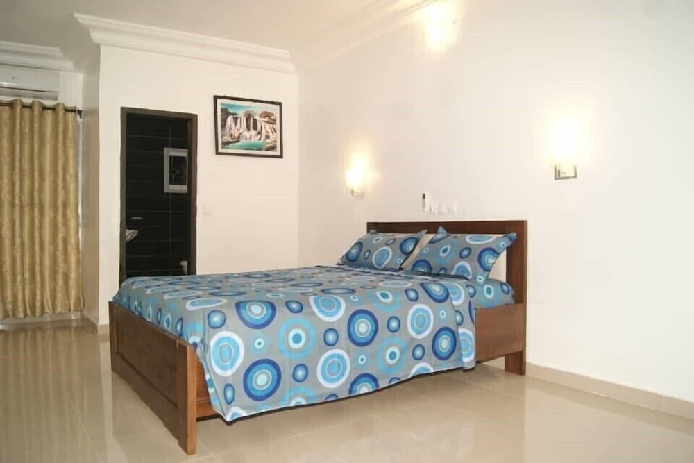 Business Room, Garden View (Kingston)