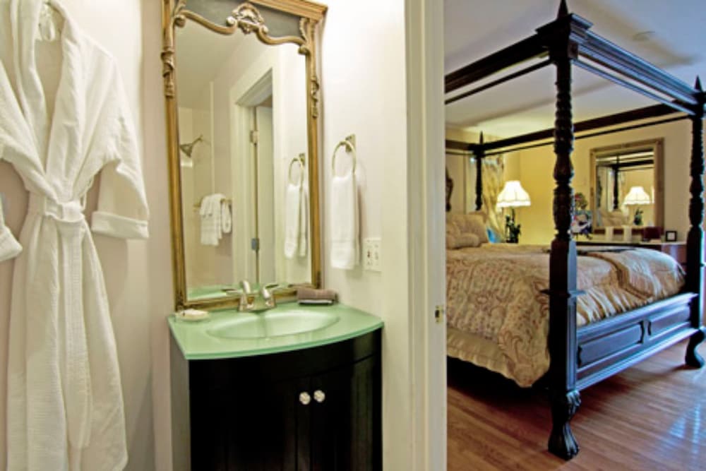 Renoir luxury suite photo 3