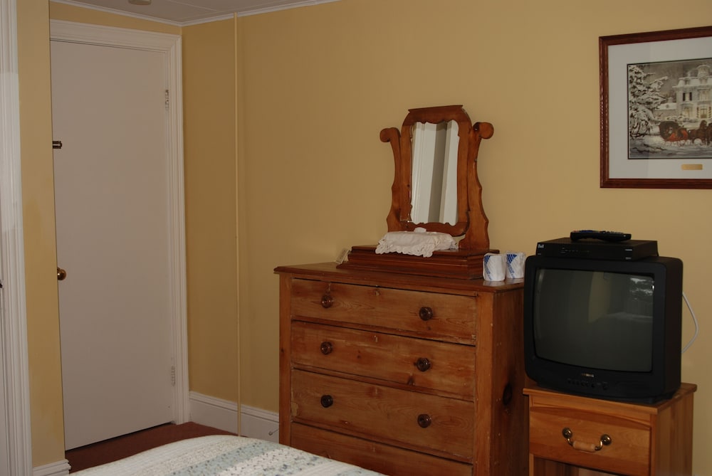 Standard Room, 1 Queen Bed photo 2