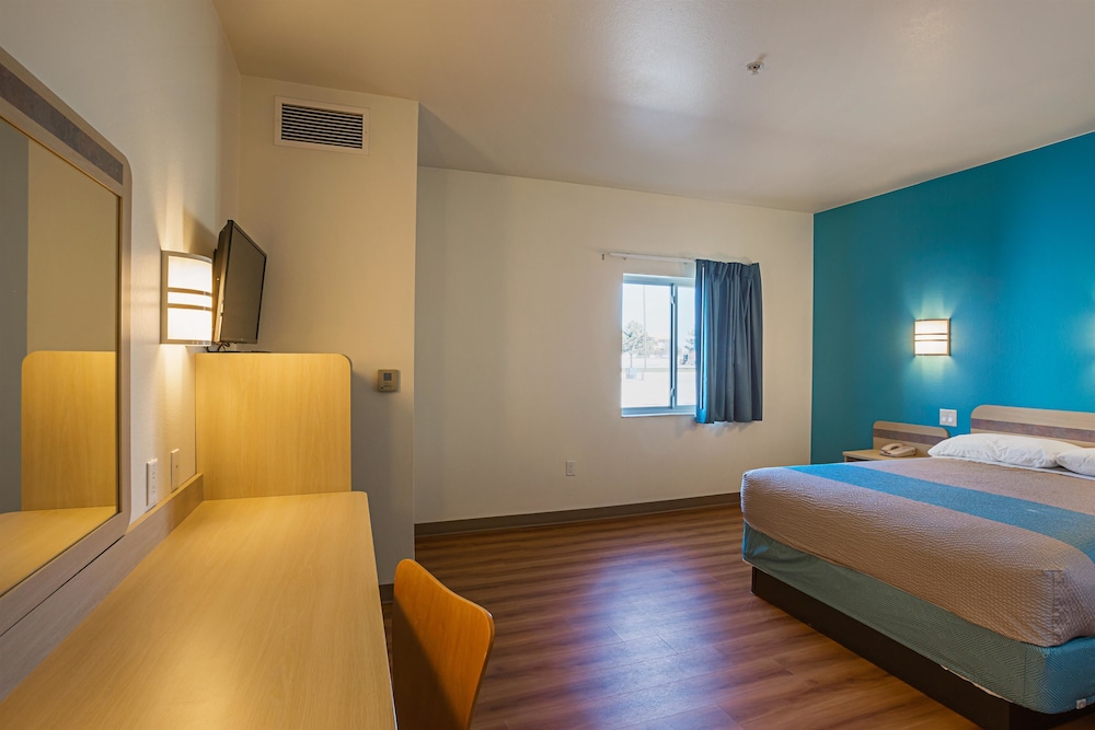 Deluxe Room, 1 Queen Bed, Accessible, Non Smoking photo 3