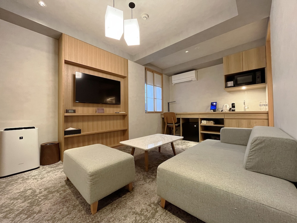 Premium Double or Twin Room - Photo 12
