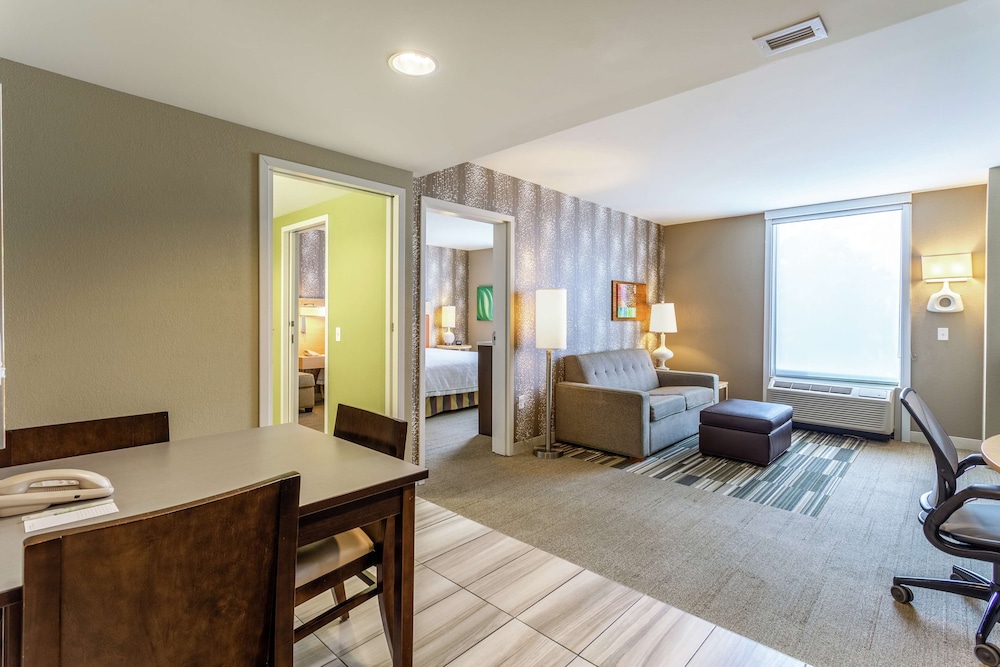 Suite, 1 King Bed, Non Smoking photo 1