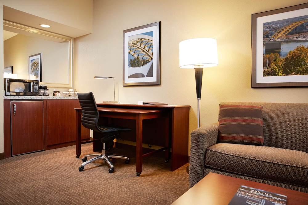 Suite, 1 King Bed, Accessible, Non Smoking - Photo 3
