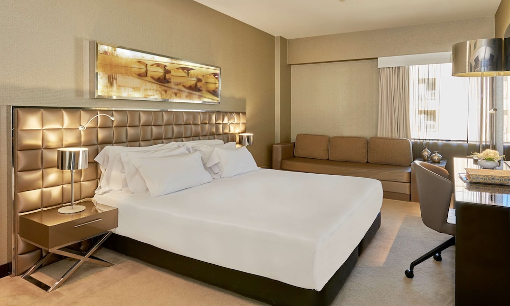 Standard Room, River View (Extra Bed 3 Adults) - Photo 9