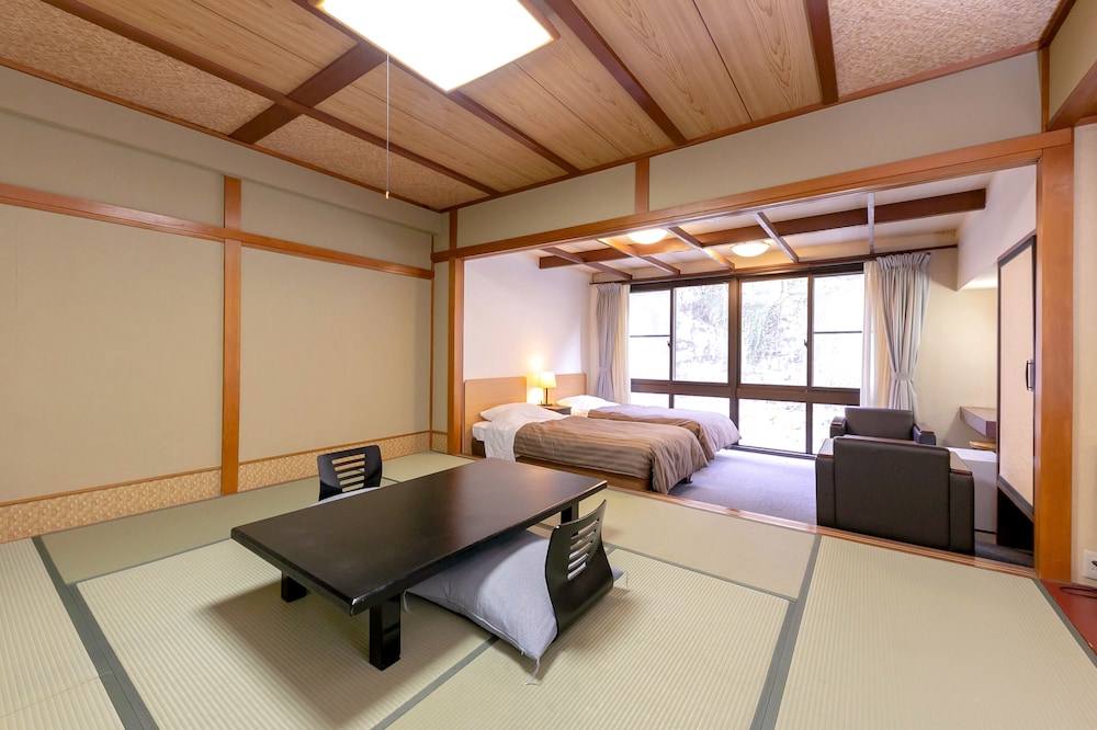 Japanese Room with 2 Single Beds, Shared Bathroom, Room Only photo 2