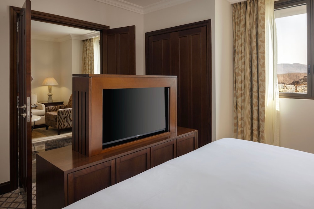 Junior Suite, 1 King Bed photo 3