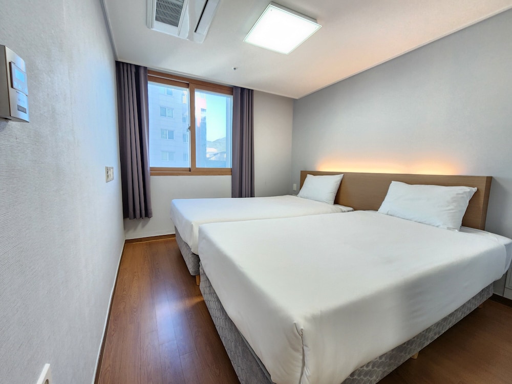 Deluxe Suite, 2 Twin Beds, Non Smoking