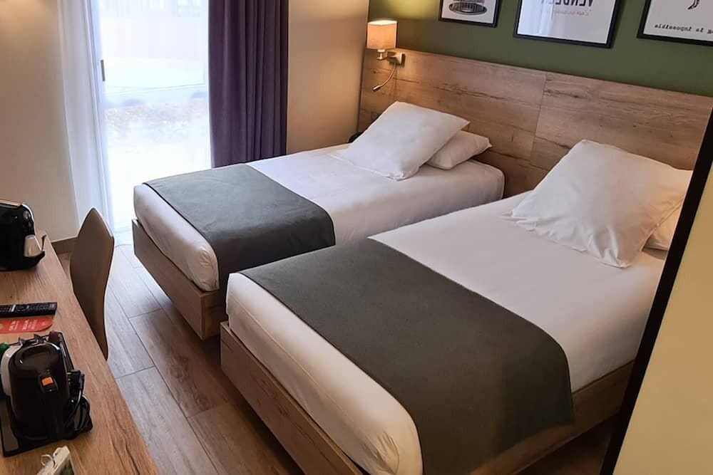 Twin Room - Photo 3