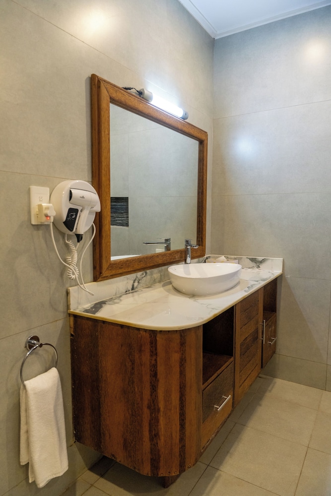 Deluxe Double or Twin Room, Balcony, Partial Sea View