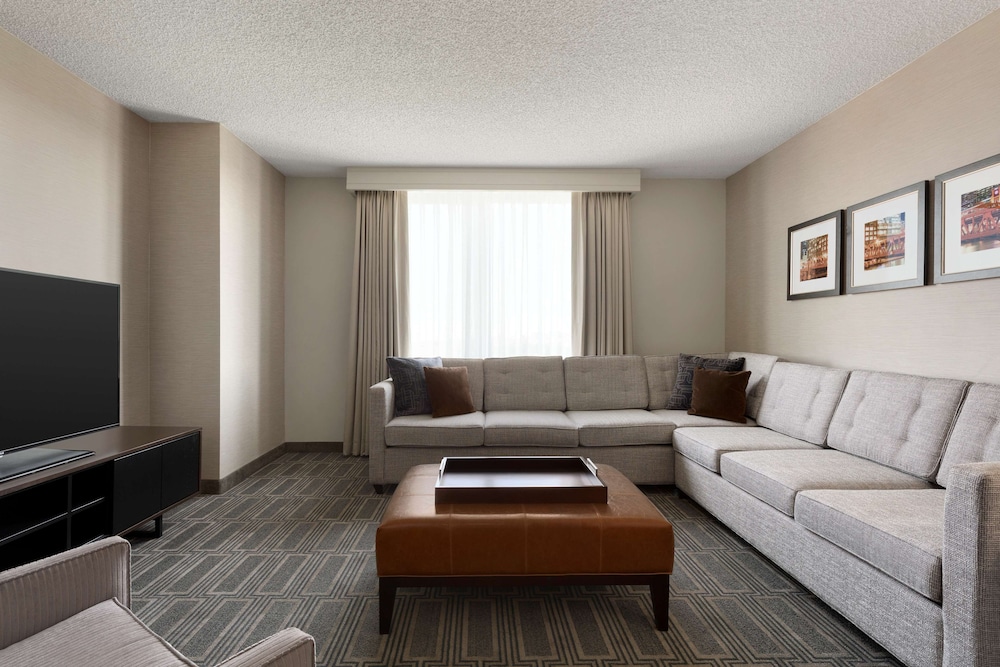 Executive Room, 1 King Bed, Accessible (Roll-In Shower) photo 2