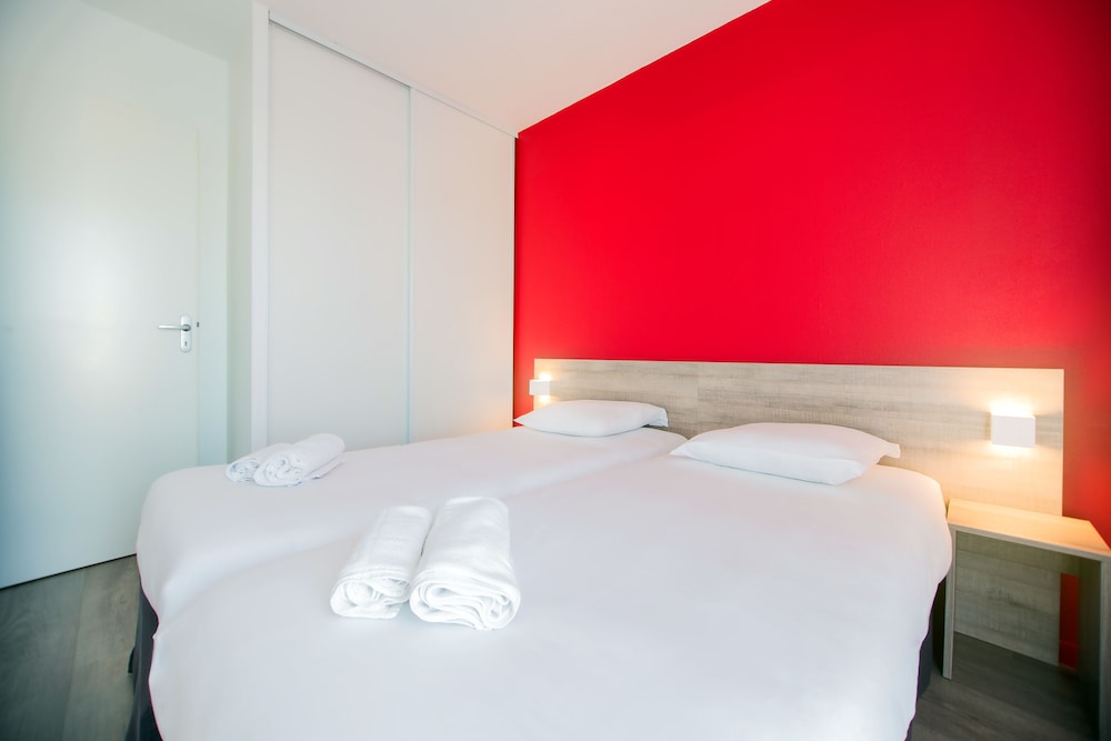 Standard Room, Multiple Beds, Non Smoking - Photo 4