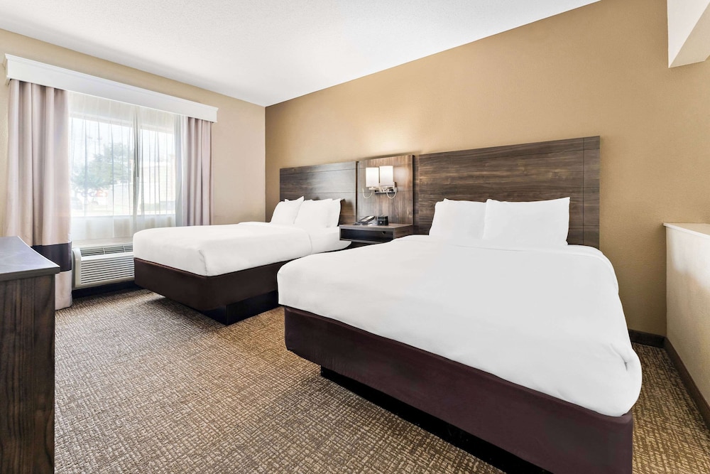 Suite, 2 Queen Beds, Non Smoking - Photo 2
