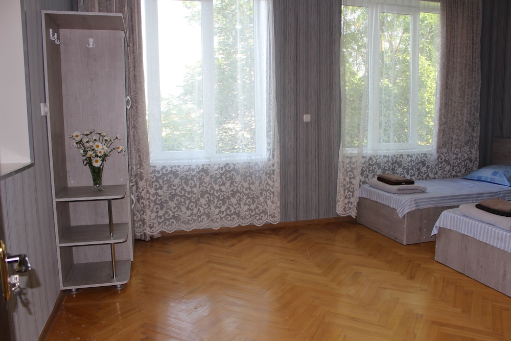 Standard Triple Room, 3 Twin Beds, Non Smoking photo 3