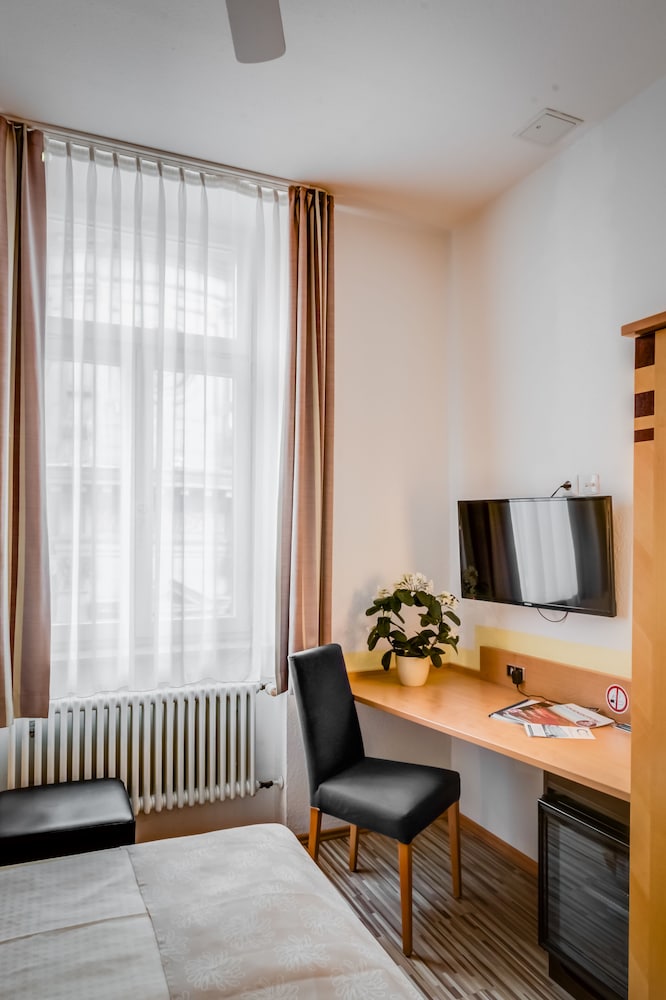Basic Double Room photo 3
