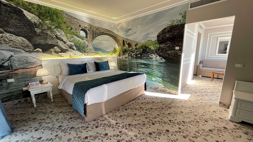 Junior Suite, 1 King Bed, Non Smoking (with Two Single SofaBeds) photo 1