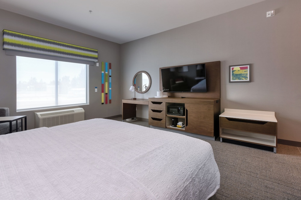 Room, 1 King Bed, Accessible (Mobility, Hearing, Roll-in Shower) - Photo 3