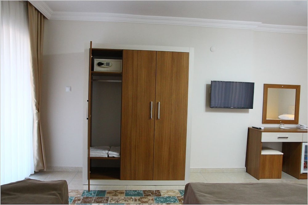 Standard Triple Room photo 2