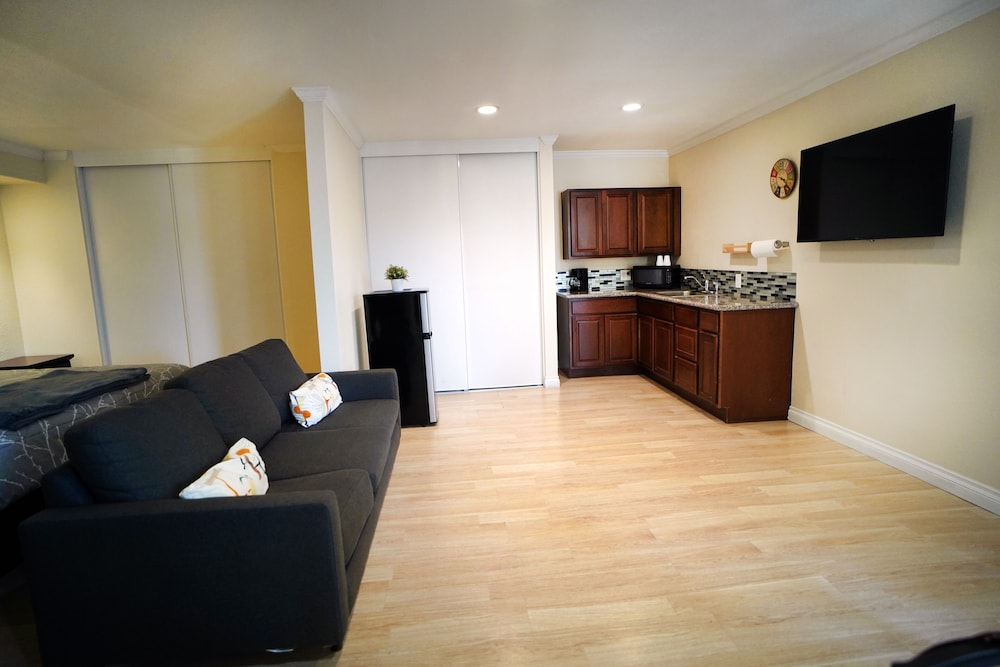 Basic Studio - Photo 4