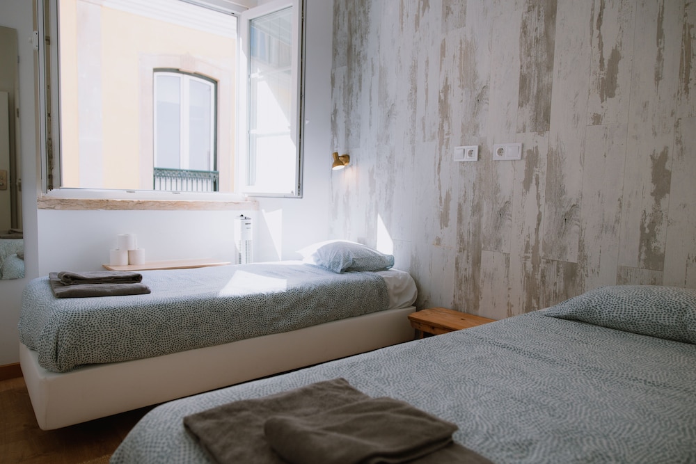 Basic Twin Room - Photo 7